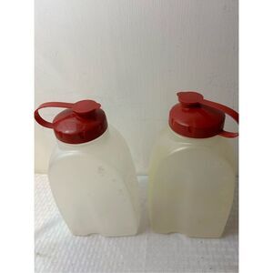 2 Rubbermaid containers red lid 2qt-64 oz